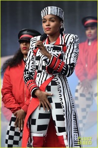 cardi-b-gives-first-performance-at-global-citizen-festival-since-giving-birth-05.thumb.jpg.dbbc5baa8030966f017a06ccd3be35d0.jpg