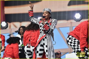 cardi-b-gives-first-performance-at-global-citizen-festival-since-giving-birth-13.jpg