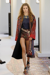 chloe-ggrtw-spring-2019-paris-fashion-week0789(1).thumb.jpg.ef6e2219af84da2f73cd40442ec89928.jpg