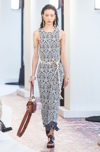 chloe-rs19-2125.thumb.jpg.f383721952f7fb73bc2806a1fe0132e0.jpg