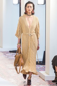 chloe-rs19-2661.thumb.jpg.79d38f4b96a3bf1cf915533262d2ae98.jpg