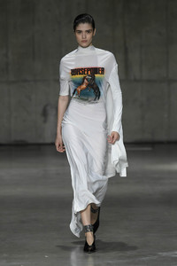 christopher-kane-rtw-spring-2019-london-fashion-week-1238(1).thumb.jpg.8cdeeea9207eace63401289686dcd906.jpg