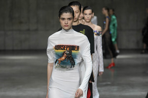 christopher-kane-rtw-spring-2019-london-fashion-week-1254(1).thumb.jpg.79525f72cb2eb5b7327bd257bdda28db.jpg