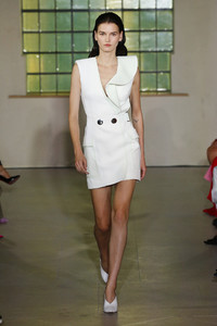 david-koma-rtw-spring-2019-london-fashion-week-10(1).thumb.jpg.48d28cb93adf5e7d5adeac3f99bae226.jpg