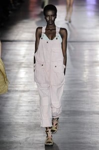 defile-alberta-ferretti-printemps-ete-2019-milan-look-13.thumb.jpg.1f81ee8ebd207f838141fad1d0c807a3.jpg