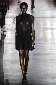 defile-alberta-ferretti-printemps-ete-2019-milan-look-53.thumb.jpg.19e3e8d43ae236b694f109c65f1bb288.jpg