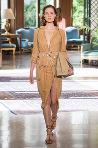 defile-altuzarra-printemps-ete-2019-paris-look-20.thumb.jpg.47605e5db59adb05cc53fab889a32f14.jpg