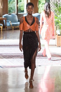 defile-altuzarra-printemps-ete-2019-paris-look-23.thumb.jpg.35310e0b0561c74a48f1d2cee3e837ef.jpg
