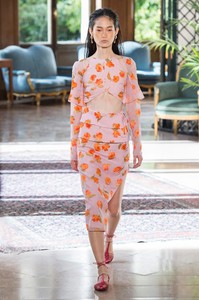 defile-altuzarra-printemps-ete-2019-paris-look-37.thumb.jpg.7be762101f29a0c2be2dc4e30d6c2b21.jpg