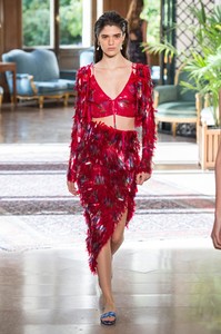 defile-altuzarra-printemps-ete-2019-paris-look-39.thumb.jpg.3a0de5fa476666e3826d11d2eee64e57.jpg