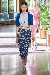 defile-altuzarra-printemps-ete-2019-paris-look-8.thumb.jpg.ea417dda110fc5dbdf71ade8abb16be4.jpg