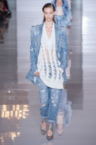 defile-balmain-printemps-ete-2019-paris-look-33.thumb.jpg.79b2963df0a6e22f3407422b23154f48.jpg