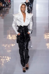 defile-balmain-printemps-ete-2019-paris-look-76.thumb.jpg.f2f38c2b75afd8ff9d6b07fd4a0820ea.jpg