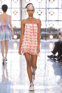 defile-byblos-printemps-ete-2019-milan-look-21.thumb.jpg.c659d2804a7f874484016e4cd0be107e.jpg
