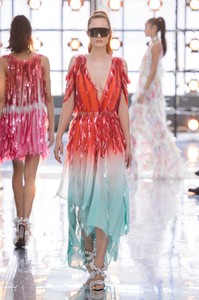 defile-byblos-printemps-ete-2019-milan-look-35.thumb.jpg.8a2cb94612ebf6e9cb341b1df8bfa590.jpg