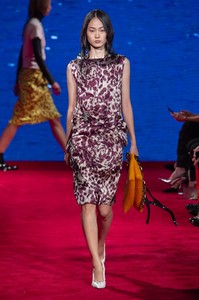 defile-calvin-klein-printemps-ete-2019-new-york-look-53.thumb.jpg.d9575a1eedef6f3020f0f0f389309d25.jpg