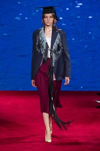 defile-calvin-klein-printemps-ete-2019-new-york-look-59.thumb.jpg.b2393b660b207aa5968e64d04c1b14f2.jpg
