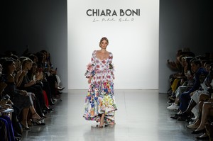 defile-chiara-boni-la-petite-robe-printemps-ete-2019-new-york-look-2.thumb.jpg.febdd864628e6962d237536d28aa8760.jpg