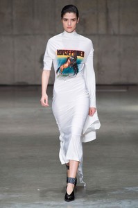 defile-christopher-kane-printemps-ete-2019-londres-look-44.thumb.jpg.534e4d062eb55250adbc84c900160530.jpg