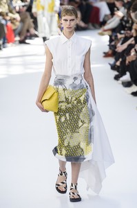 defile-dries-van-noten-printemps-ete-2019-paris-look-11.thumb.jpg.4452e4a8afe5f7a2b8fdd127249e91bb.jpg