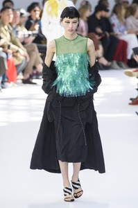 defile-dries-van-noten-printemps-ete-2019-paris-look-8.thumb.jpg.f8d1c03e57c7aad39a185571bb717cea.jpg