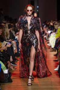 defile-elie-saab-printemps-ete-2019-paris-look-59.thumb.jpg.d6bb732d340e830f909cd42a03ceff23.jpg