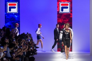 defile-fila-printemps-ete-2019-milan-look-69.thumb.jpg.219208437289ac0f3ef782b0a82c033b.jpg