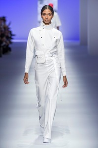 defile-fila-printemps-ete-2019-milan-look-7.thumb.jpg.8447a7c93dd155d821ef9f648955c1d3.jpg