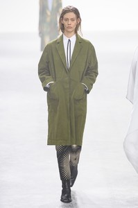 defile-haider-ackermann-printemps-ete-2019-paris-look-27.thumb.jpg.fd1326f131498ec241eb495fea06cac2.jpg