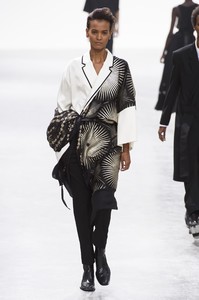 defile-haider-ackermann-printemps-ete-2019-paris-look-42.thumb.jpg.dabe231832a083b35d8433ed18700f41.jpg