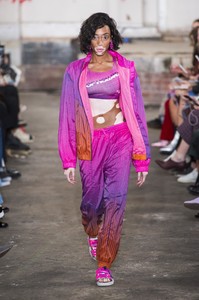 defile-house-of-holland-printemps-ete-2019-londres-look-4.thumb.jpg.475f29ea39a25d68e0f026f79a3ee394.jpg