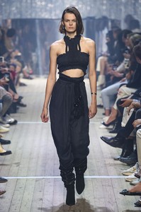 defile-isabel-marant-printemps-ete-2019-paris-look-26.thumb.jpg.d0ddd1e38dc30109c39d3362919f7e4b.jpg