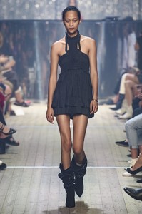 defile-isabel-marant-printemps-ete-2019-paris-look-31.thumb.jpg.ff2e5cd90d4259d629d28232dfc6dcde.jpg