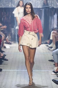 defile-isabel-marant-printemps-ete-2019-paris-look-32.thumb.jpg.6141a9c0caa3d14656e571bbb45786cf.jpg