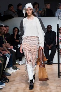 defile-jw-anderson-printemps-ete-2019-londres-look-6.thumb.jpg.b2337d662903a9e9ad45727a4736ef9c.jpg