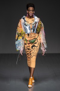 defile-matty-bovan-printemps-ete-2019-londres-look-10.thumb.jpg.61daad4655f520e97e8a3e491fd01ea1.jpg