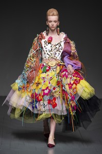 defile-matty-bovan-printemps-ete-2019-londres-look-20.thumb.jpg.cacd0cb9182c26ca6c1a75093821510b.jpg