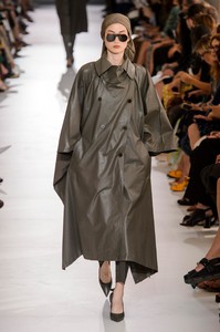 defile-max-mara-printemps-ete-2019-milan-look-20.thumb.jpg.c7a0176ac2054763608b93a680e95c29.jpg