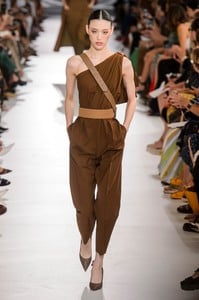 defile-max-mara-printemps-ete-2019-milan-look-3.thumb.jpg.831a664c5a21934aa87c2fd35a6ed55f.jpg