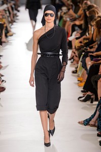 defile-max-mara-printemps-ete-2019-milan-look-40.thumb.jpg.5e699f185f1d862683582ac7d3693d62.jpg
