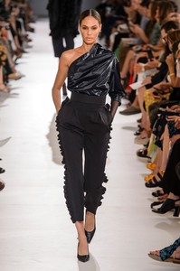 defile-max-mara-printemps-ete-2019-milan-look-44.thumb.jpg.4a7fcc50b8ce2ea9482d4eae7d70ac2b.jpg