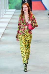 defile-michael-kors-collection-printemps-ete-2019-new-york-look-21.thumb.jpg.62f9af5831bb831276d5efdd48b66659.jpg