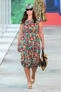 defile-michael-kors-collection-printemps-ete-2019-new-york-look-46.thumb.jpg.bf8d04150dd029bcf84d56ab9e3986c8.jpg