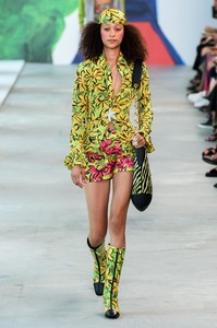 defile-michael-kors-collection-printemps-ete-2019-new-york-look-50.thumb.jpg.14d4cb20a4d84e37698cb8e0e293c06a.jpg