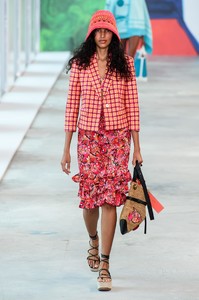 defile-michael-kors-collection-printemps-ete-2019-new-york-look-55.thumb.jpg.25618ca7fab40dade16efe7330295cca.jpg