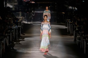 defile-missoni-printemps-ete-2019-milan-look-43.thumb.jpg.25504c230b9d57485b139ab72cb2d9c3.jpg