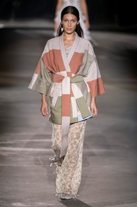 defile-missoni-printemps-ete-2019-milan-look-6.thumb.jpg.fe7c293a5af0cba223bde16af8965873.jpg