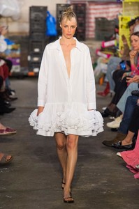 defile-molly-goddard-printemps-ete-2019-londres-look-27.thumb.jpg.c5aa9430a96b42edec81b1244eaac767.jpg