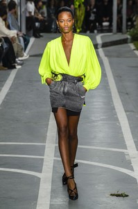 defile-off-white-printemps-ete-2019-paris-look-42.thumb.jpg.74def6266f2aded0e8ce43f7e87cc435.jpg