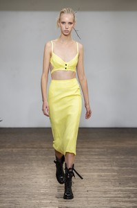 defile-olivier-theyskens-printemps-ete-2019-paris-look-12.thumb.jpg.59cf7987d2bb9ba3b35b8e008fcbf264.jpg